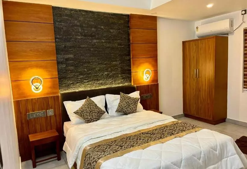 Hotelli Silverstone Inn