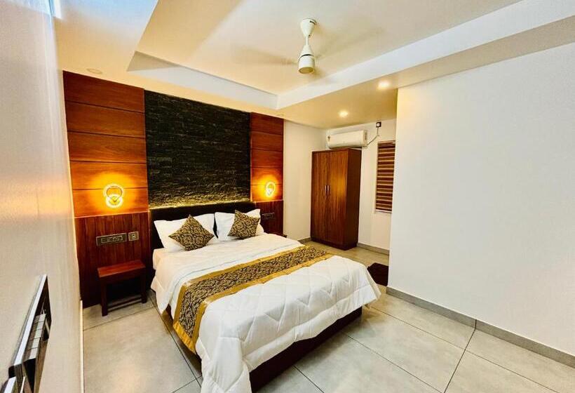 فندق Silverstone Inn