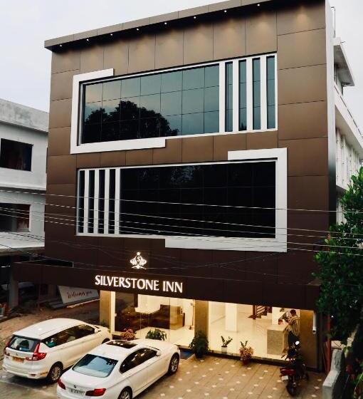 בית מלון כפרי Silverstone Inn