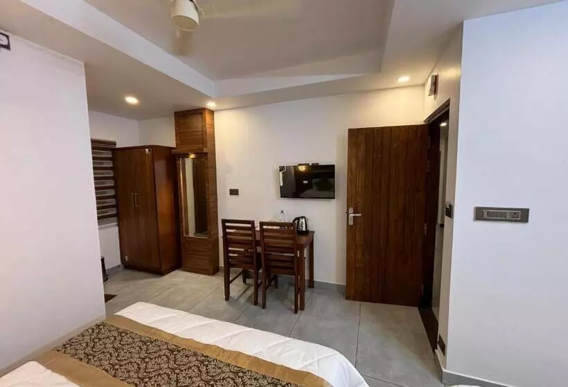 Hotelli Silverstone Inn