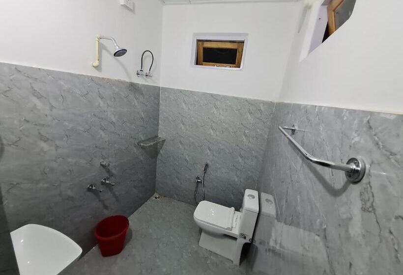 Отель Sparrow Nest Cottages