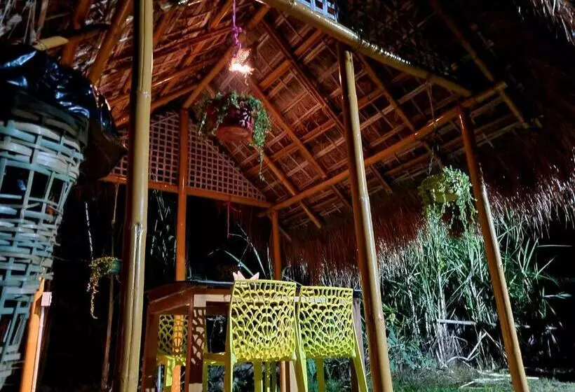 ホテル Sparrow Nest Cottages