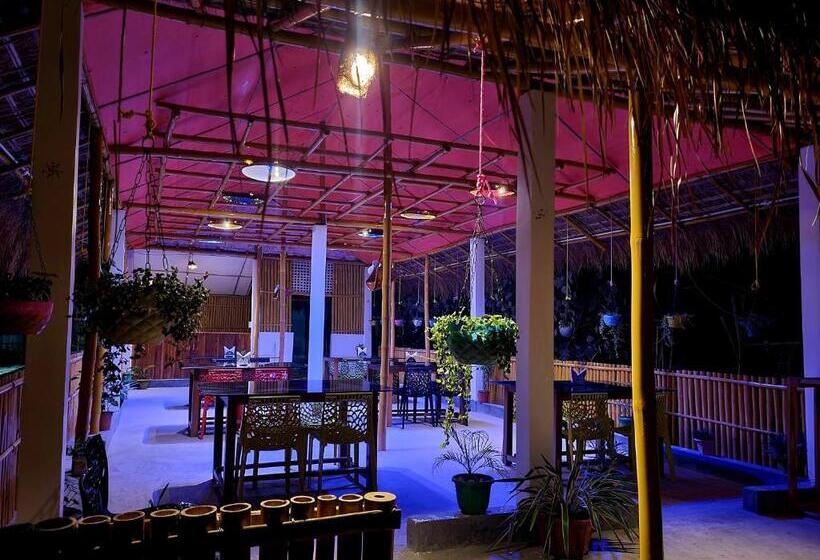 Отель Sparrow Nest Cottages