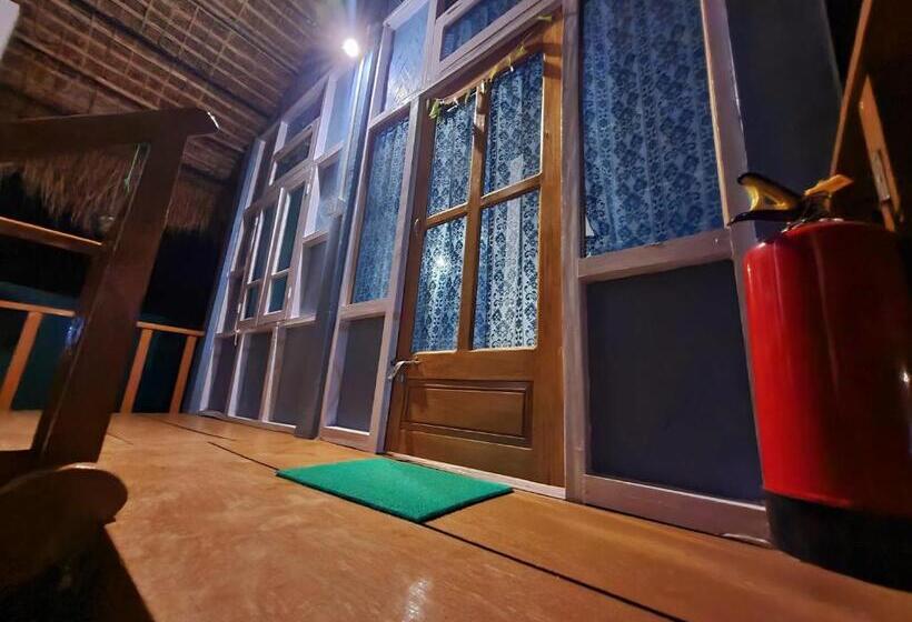 Отель Sparrow Nest Cottages