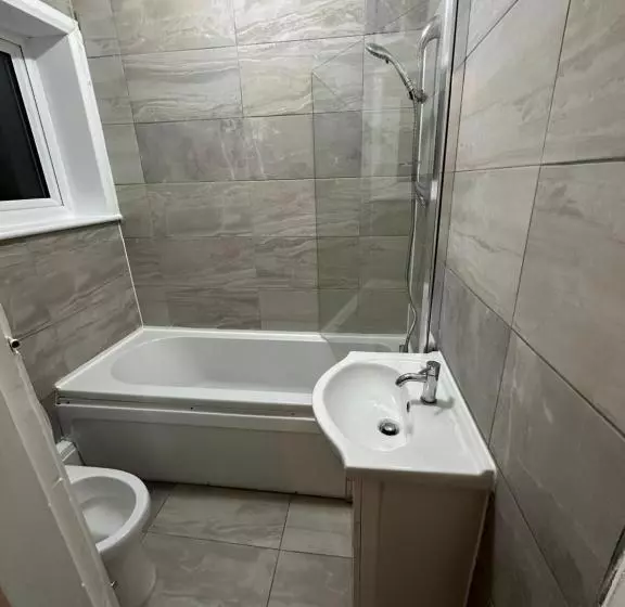 ペンション Double Room With Free Wifi Keedonwood Road