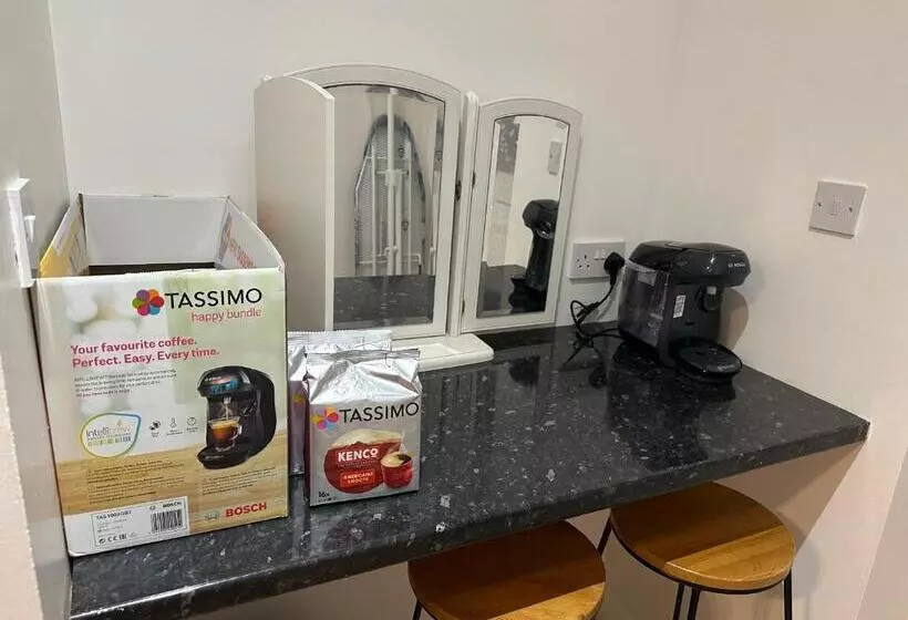 ペンション Double Room With Free Wifi Keedonwood Road