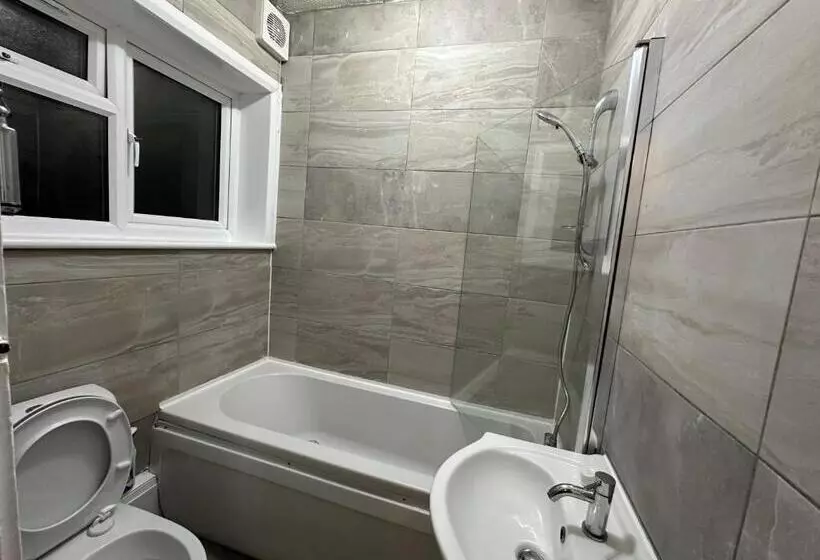 ペンション Double Room With Free Wifi Keedonwood Road