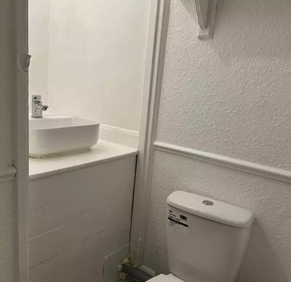 ペンション Double Room With Free Wifi Keedonwood Road