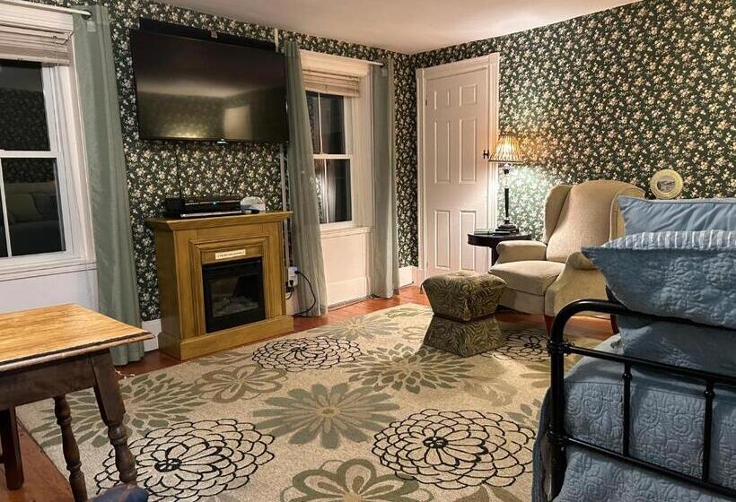 فندق صغير The Birchwood Inn, Tavern And Restaurant