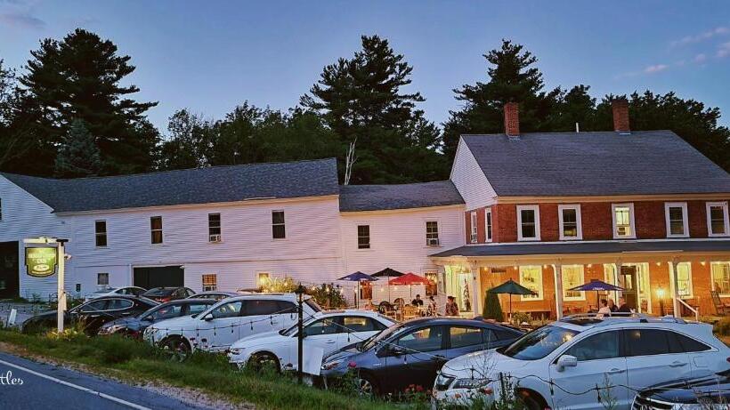 فندق صغير The Birchwood Inn, Tavern And Restaurant