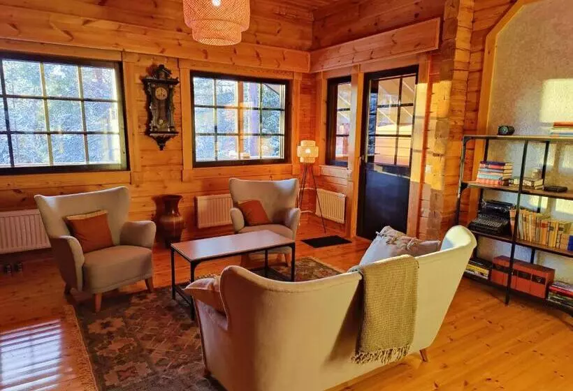 تختخواب و صبحانه Kolin Runo