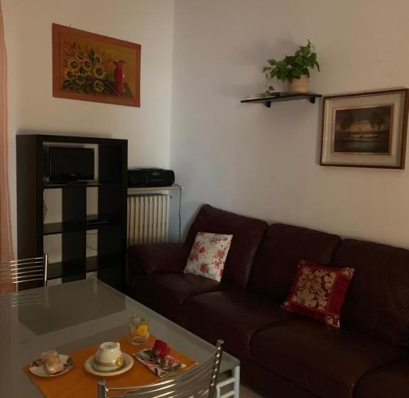 تختخواب و صبحانه La Casa Di Sara