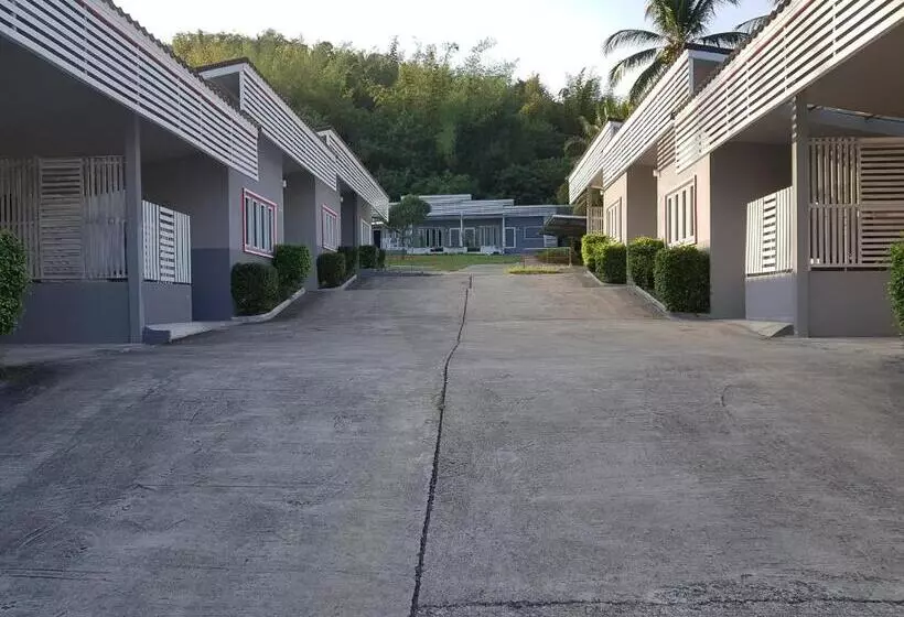 هتل ภูรักษ์รีสอร์ท บ้านกรูด