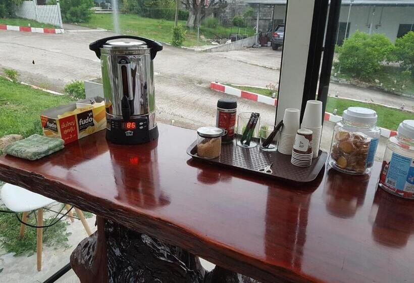 Hotel ภูรักษ์รีสอร์ท บ้านกรูด