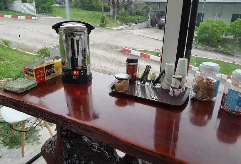 هتل ภูรักษ์รีสอร์ท บ้านกรูด