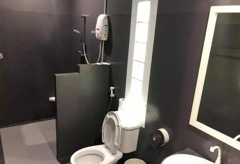 هتل ภูรักษ์รีสอร์ท บ้านกรูด