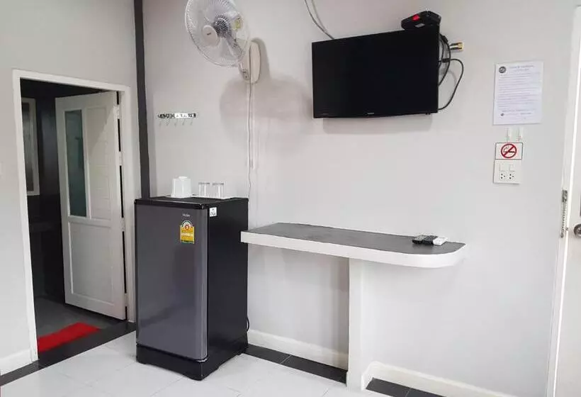 هتل ภูรักษ์รีสอร์ท บ้านกรูด