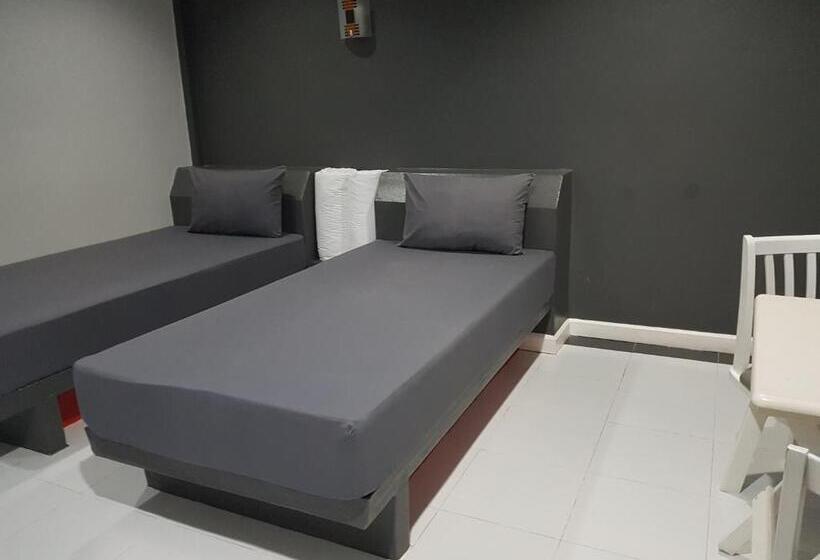 Hotel ภูรักษ์รีสอร์ท บ้านกรูด