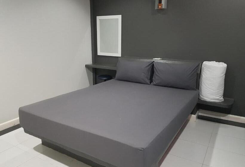 Hotel ภูรักษ์รีสอร์ท บ้านกรูด