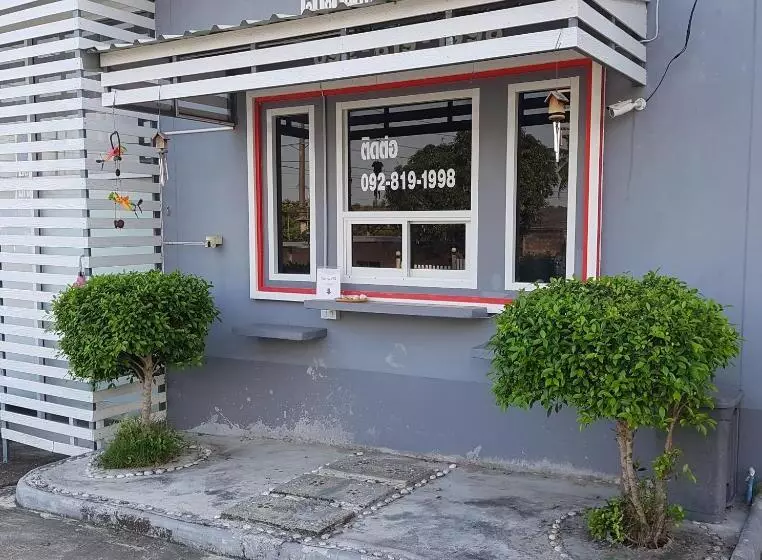 هتل ภูรักษ์รีสอร์ท บ้านกรูด