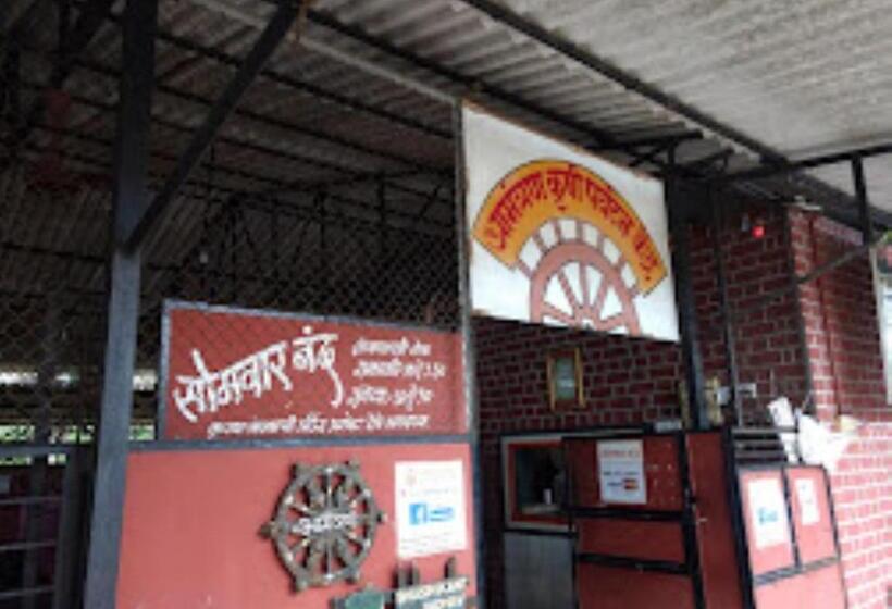 호텔 Aamantran Junnar