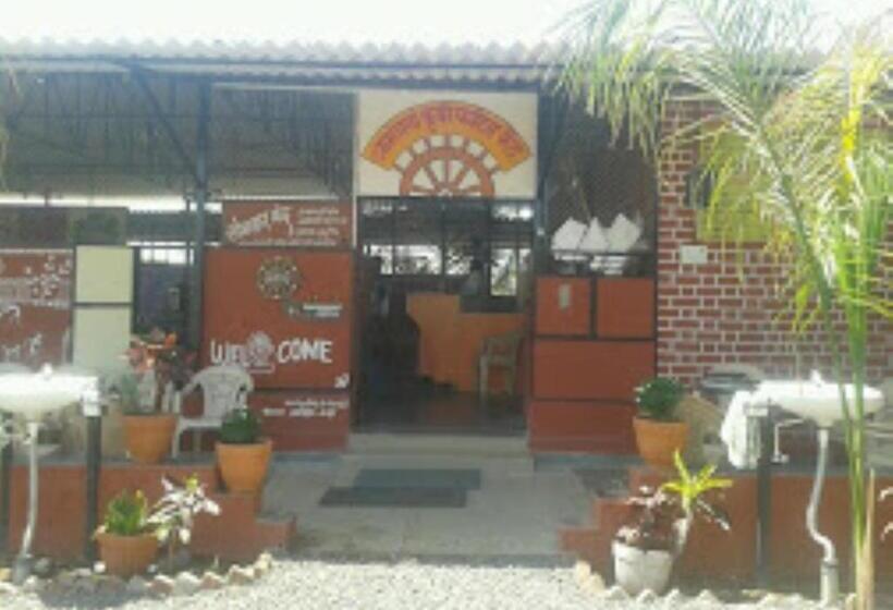 호텔 Aamantran Junnar