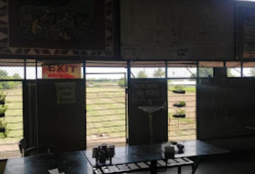 호텔 Aamantran Junnar