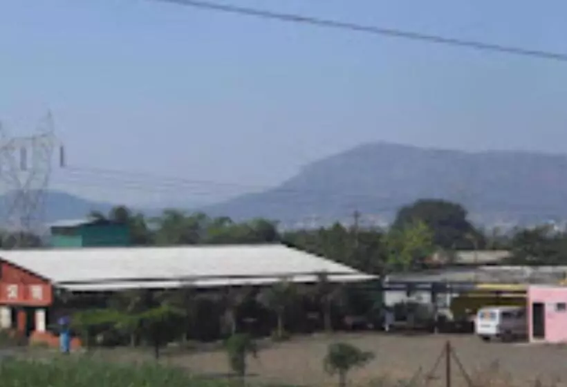 ホテル Aamantran Junnar