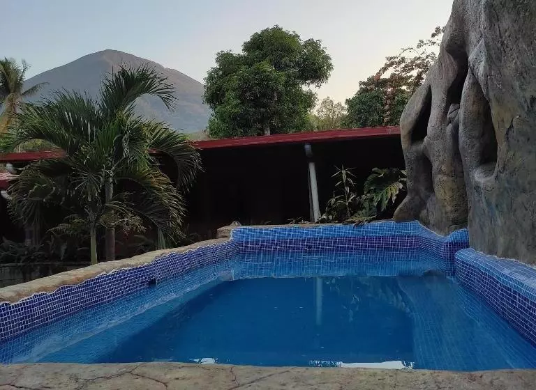 هتل El Castillo De Piedra