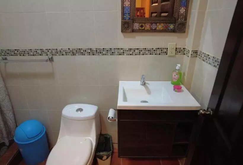 هتل El Castillo De Piedra