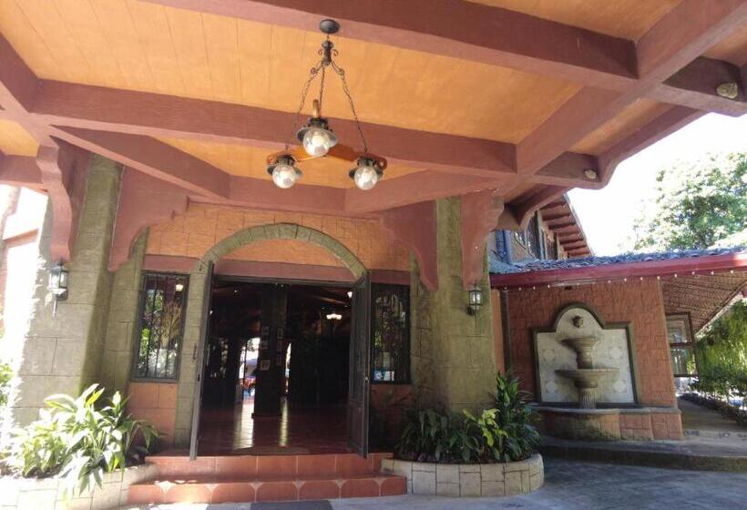 هتل El Castillo De Piedra