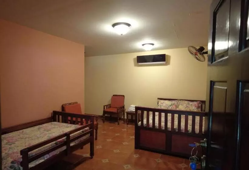 هتل El Castillo De Piedra