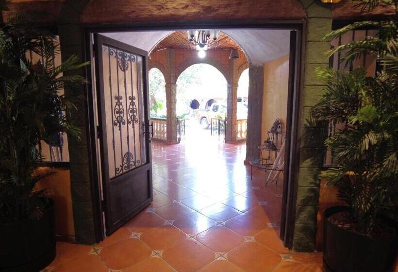 هتل El Castillo De Piedra