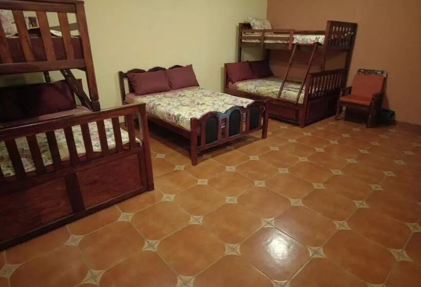 هتل El Castillo De Piedra