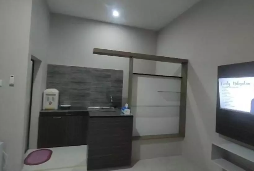 ホテル Kamar Adelia