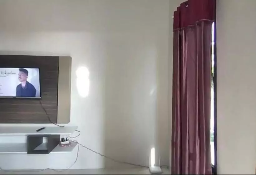 ホテル Kamar Adelia