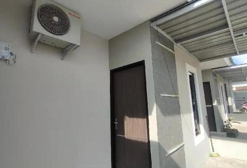 Отель Kamar Adelia