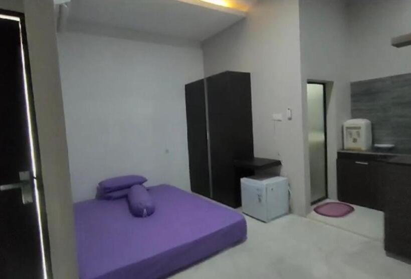 Отель Kamar Adelia