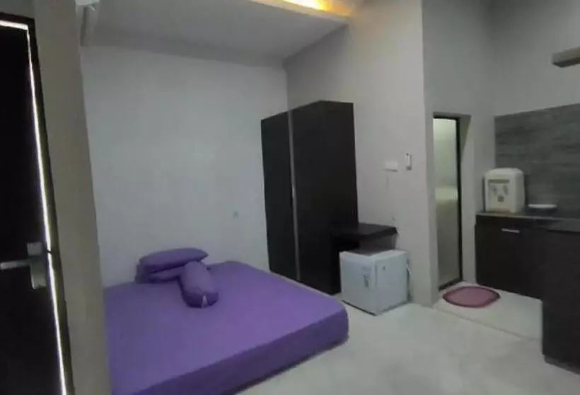 ホテル Kamar Adelia