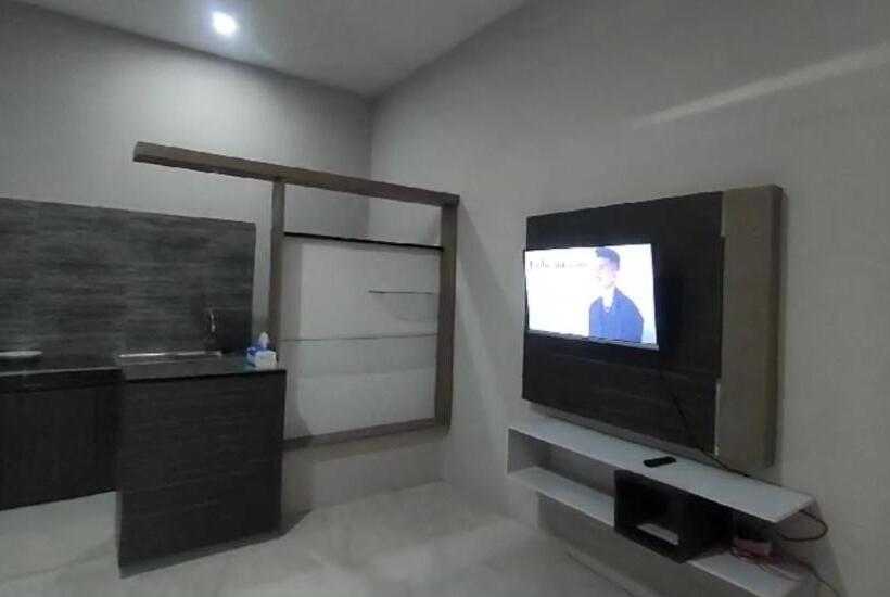 Отель Kamar Adelia