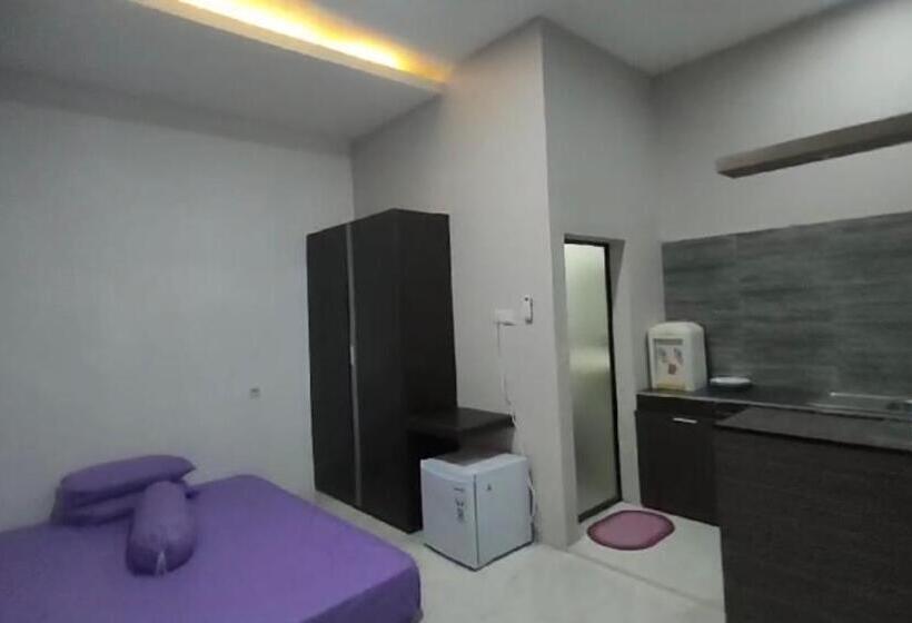 Отель Kamar Adelia