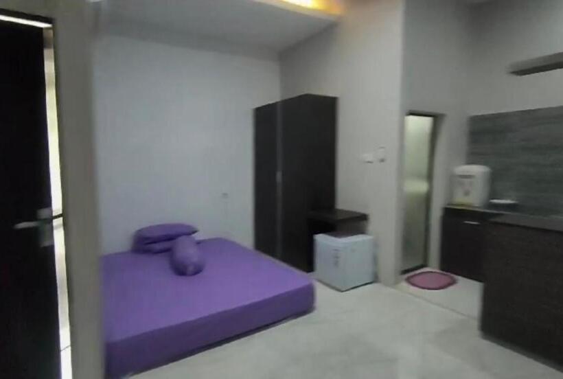 Отель Kamar Adelia