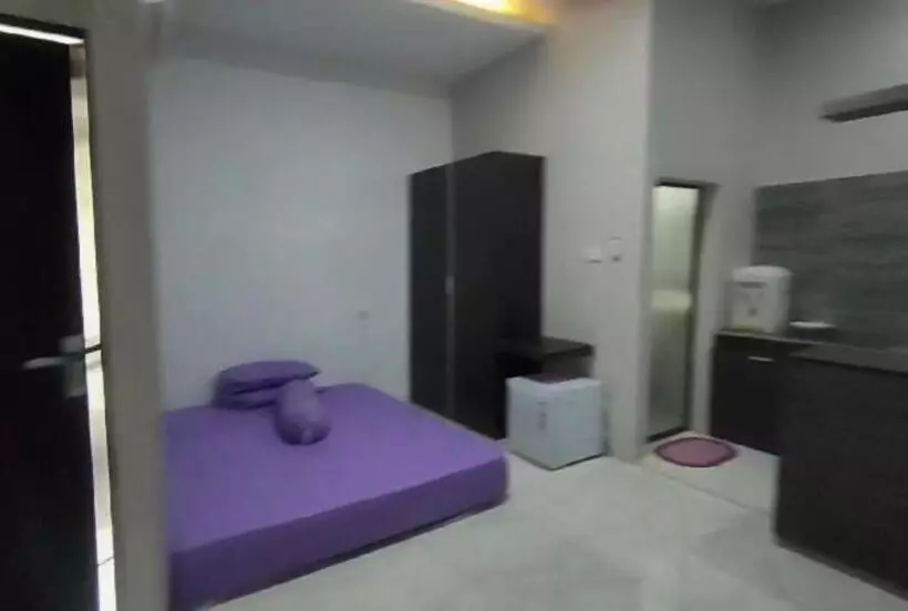 ホテル Kamar Adelia