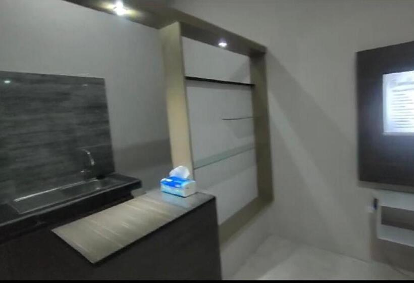 Отель Kamar Adelia