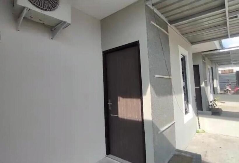 Отель Kamar Adelia