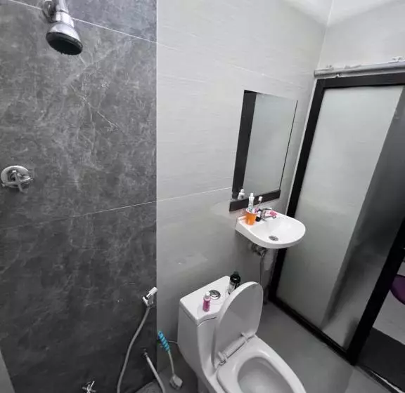 ホテル Kamar Adelia