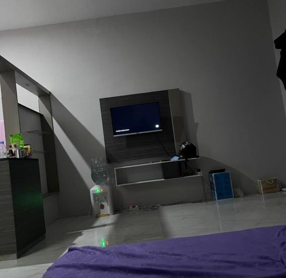 Отель Kamar Adelia