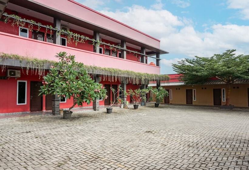 هتل Reddoorz Syariah Near Jalan Urip Sumoharjo