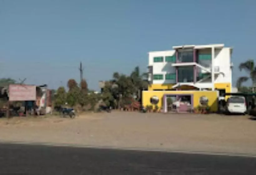 ホテル Palkhi, Bhusawal
