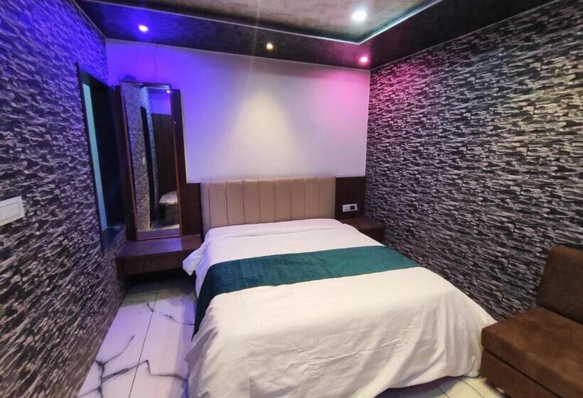 فندق Pushpanjali Palace